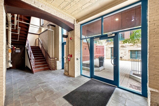 Building Photo - 55 W Livingston Ave