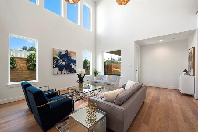 Foto del edificio - 2423 Huldy St