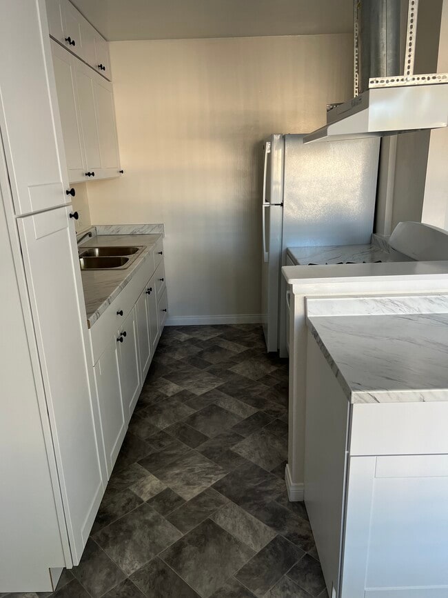 Building Photo - 2324 E Commonwealth Ave