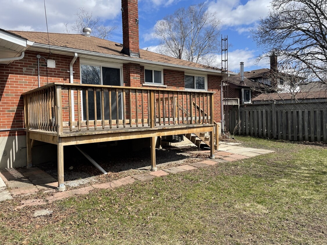 Primary Photo - 1159 Ridgecrest Ave