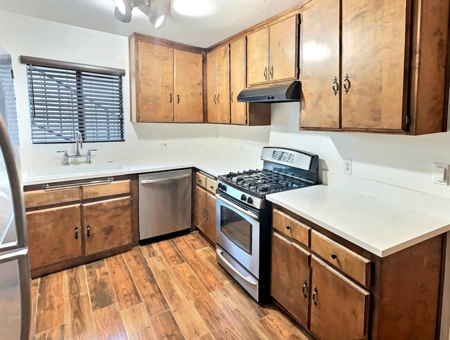 Building Photo - 944 N Avenue 50
