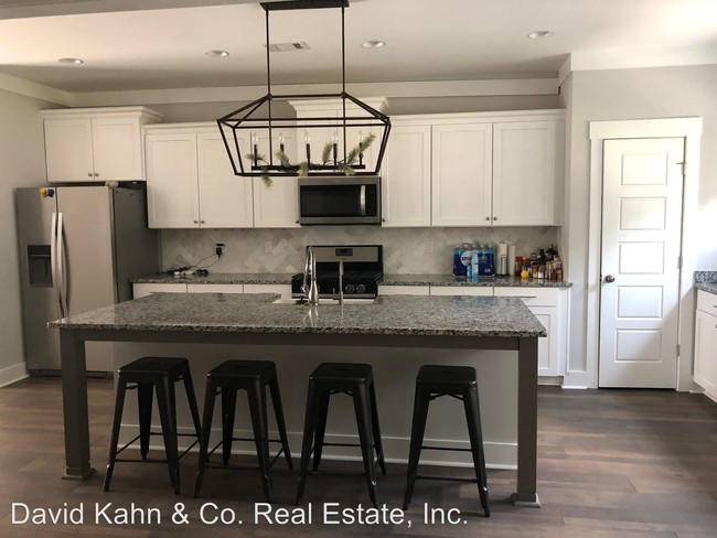 Building Photo - 4 br, 3 bath House - 536 Stone Park Blvd