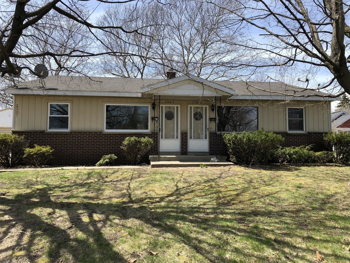 3305 Burlingame Ave SW, Wyoming, MI 49509 Townhome Rentals in Wyoming