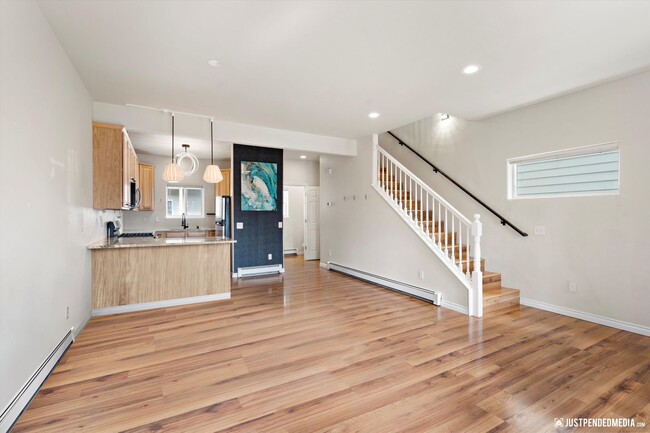 Foto del edificio - Modern & Stylish Townhome!