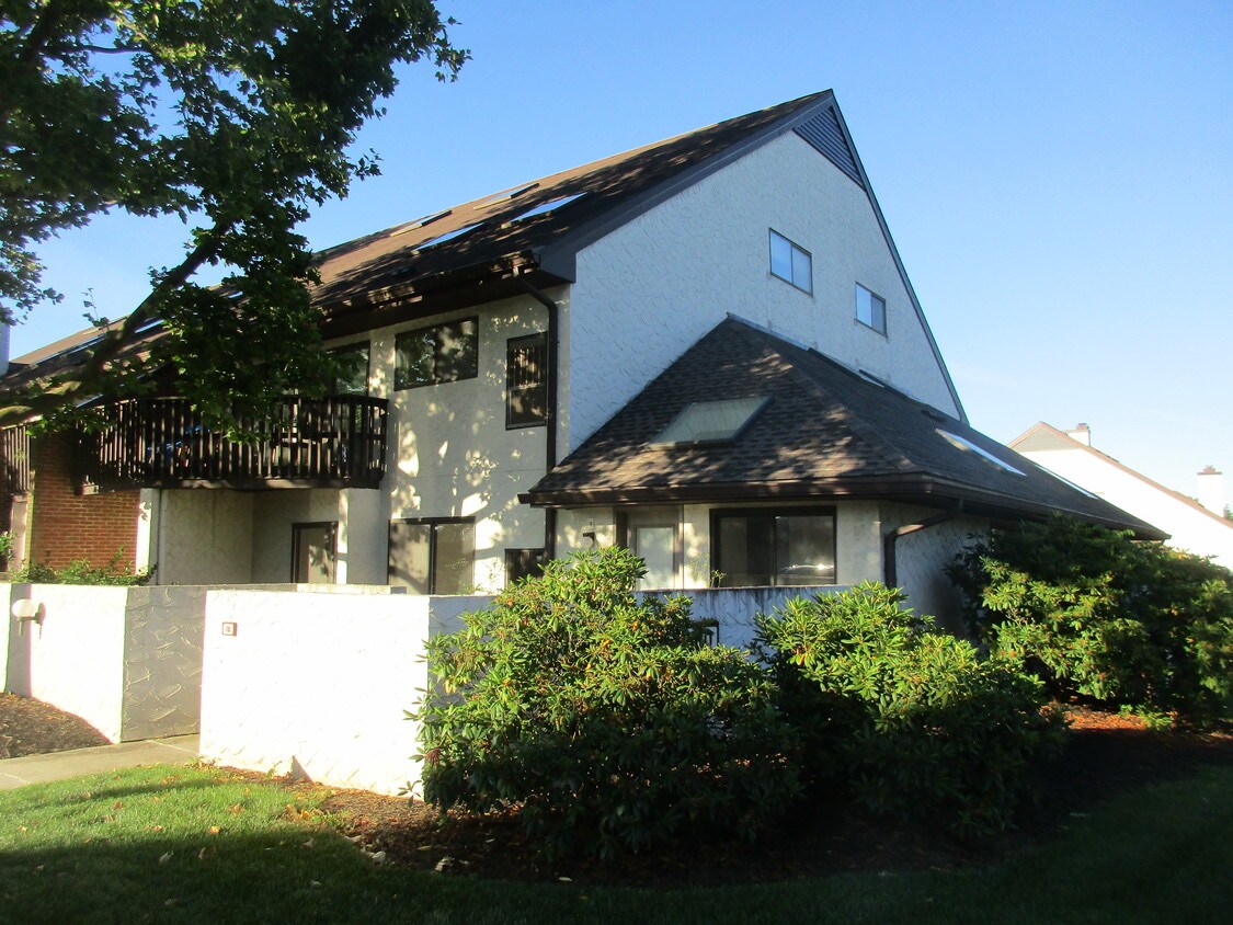 660 Geneva Dr, Mechanicsburg, PA 17055 Condo for Rent in