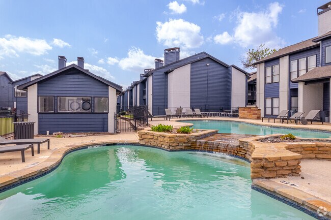 Piscina - The Larsen Apartments