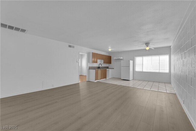 Foto del edificio - 2908 E Poplar Ave
