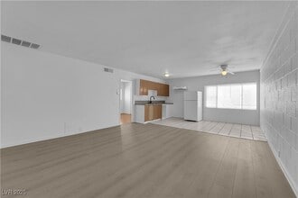 Building Photo - 2908 E Poplar Ave Building Photo - 2908 E Poplar Ave