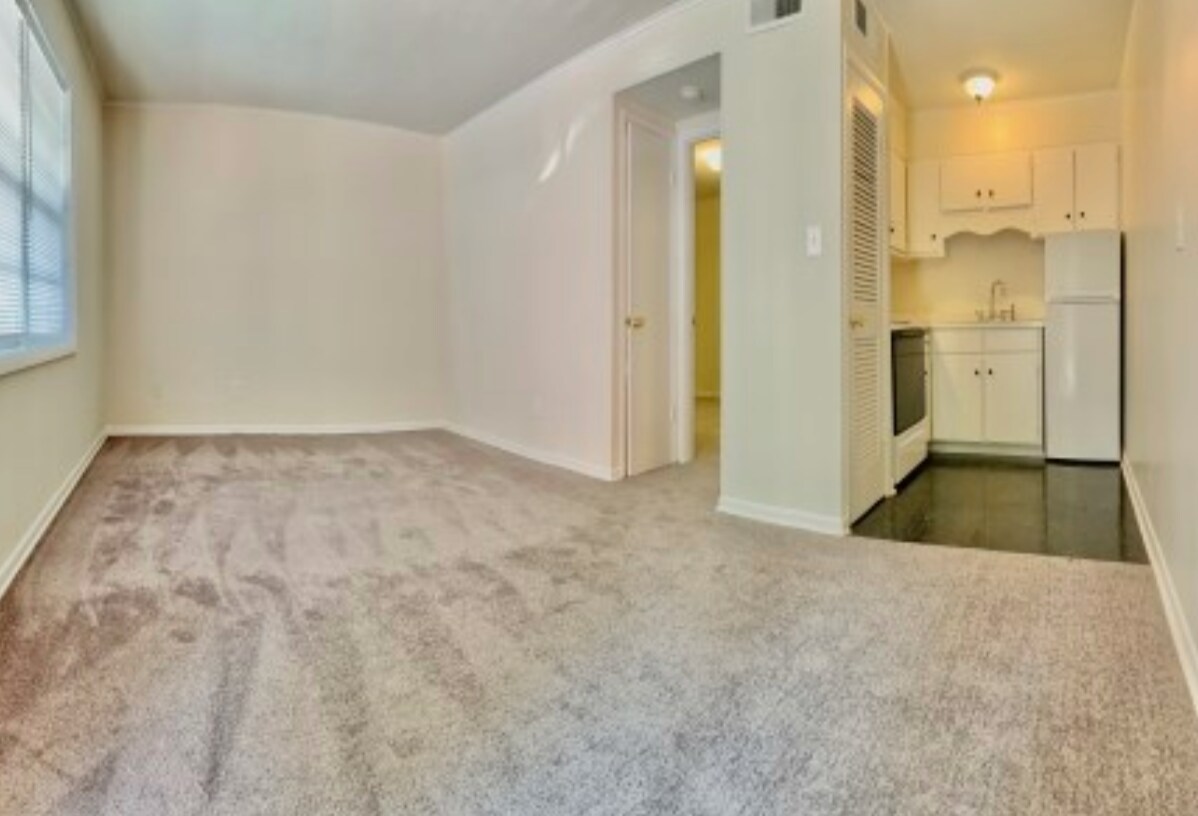 Foto principal - 220 Whitehall Rd