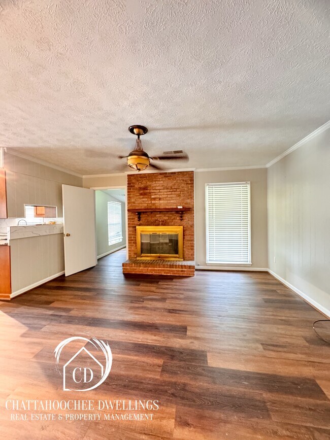 Foto del edificio - 6625 Charter Oaks Cir