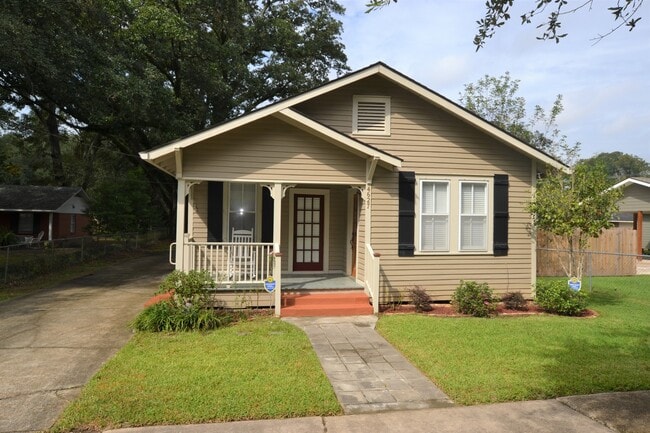 Location! Location! Adorable 2 bedroom, 1 bath home near Zachary High - Location!  Location!  Adorable 2 bedroom, 1 bath home near Zachary High