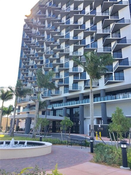 Foto del edificio - 5300 Paseo Blvd