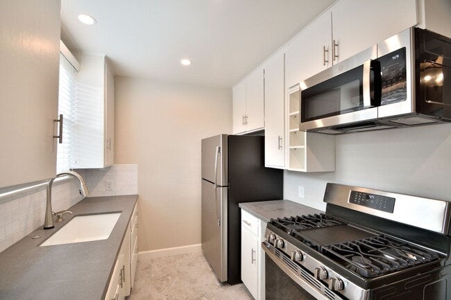 Building Photo - 1350