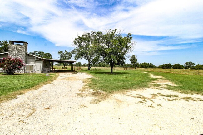 Foto del edificio - 17673 Interstate 35 Access Rd