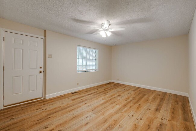 Foto del edificio - 91 Circle Dr