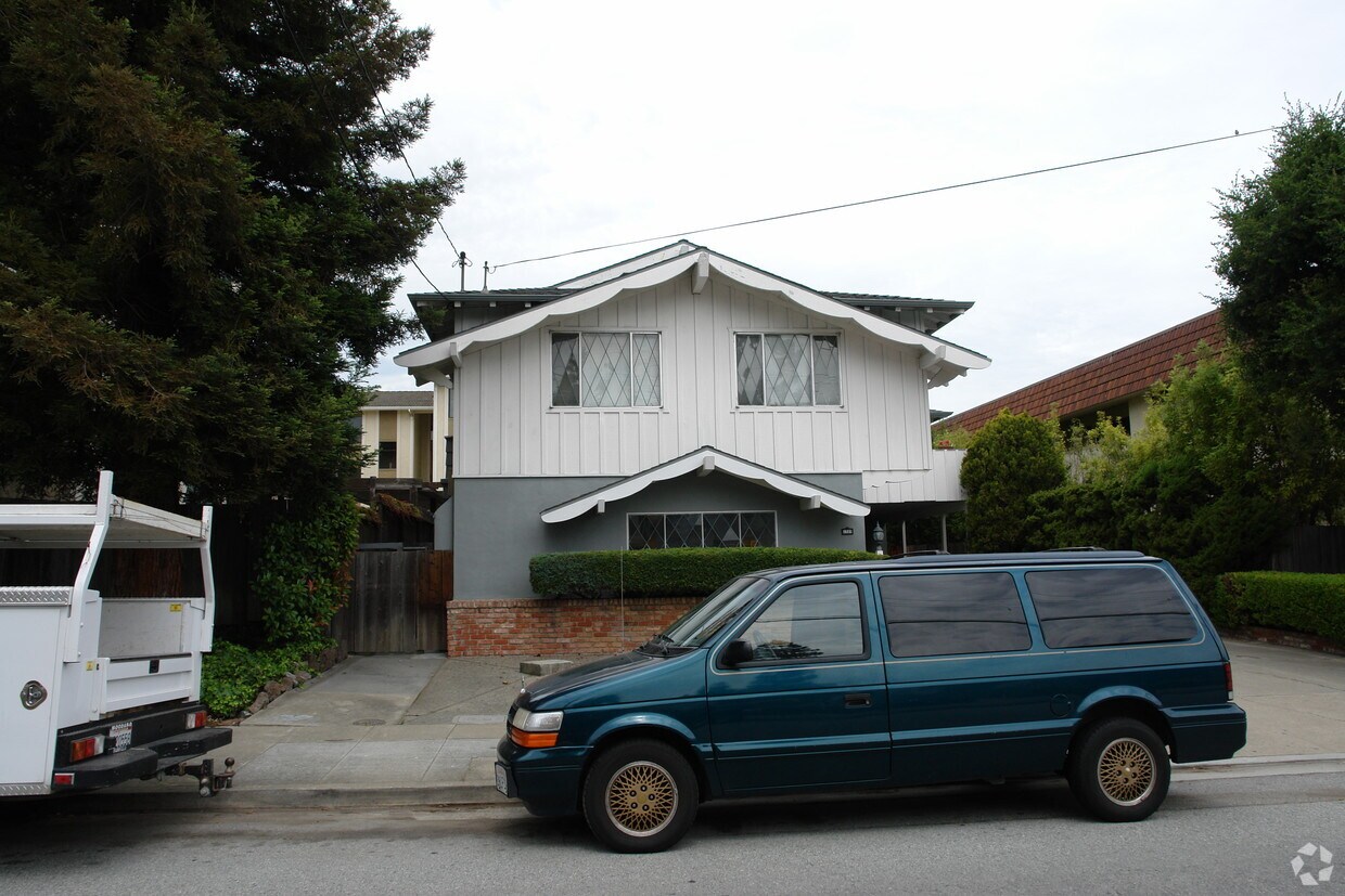 Foto del edificio - 1328 Elm St