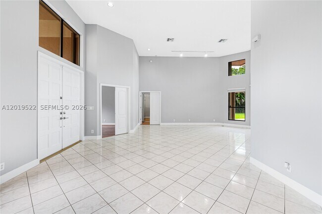 Foto del edificio - 1256 Manor Dr S
