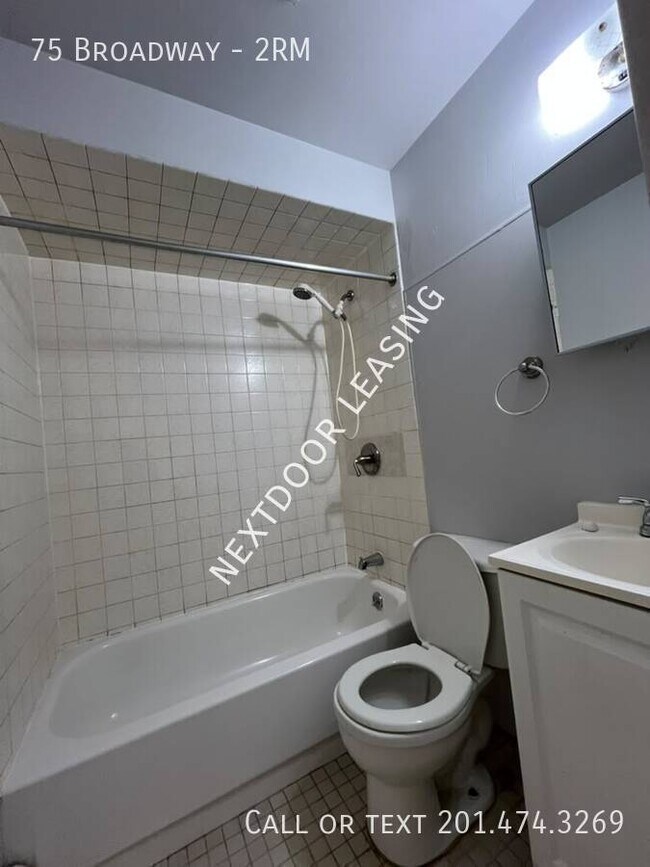 Foto del edificio - 75 Broadway-2RM