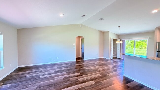 Foto del edificio - Lovely  3 Bedroom, 2 Bathroom Home in Ocala!!!