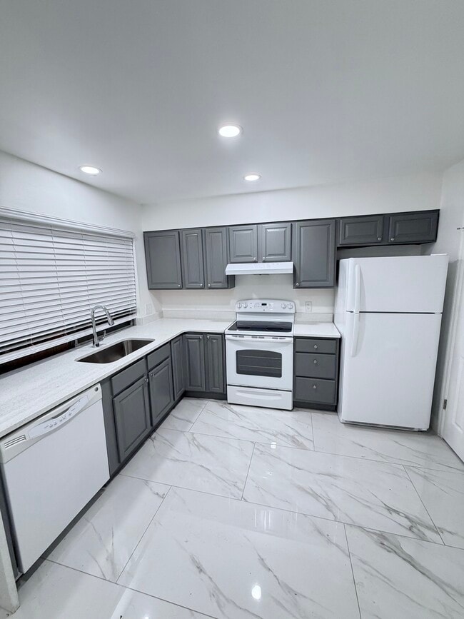 Photo - 155 Sheeler Ave Townhome