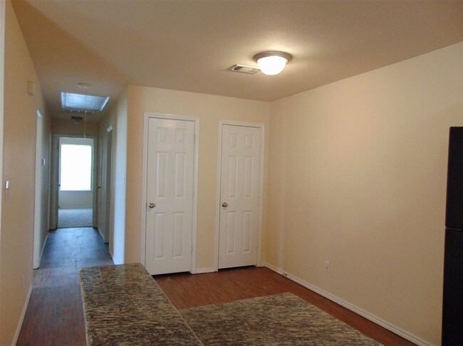 Building Photo - 707 Claremont Pkwy