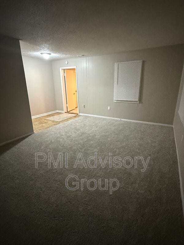 Building Photo - 3365 SE Girard St