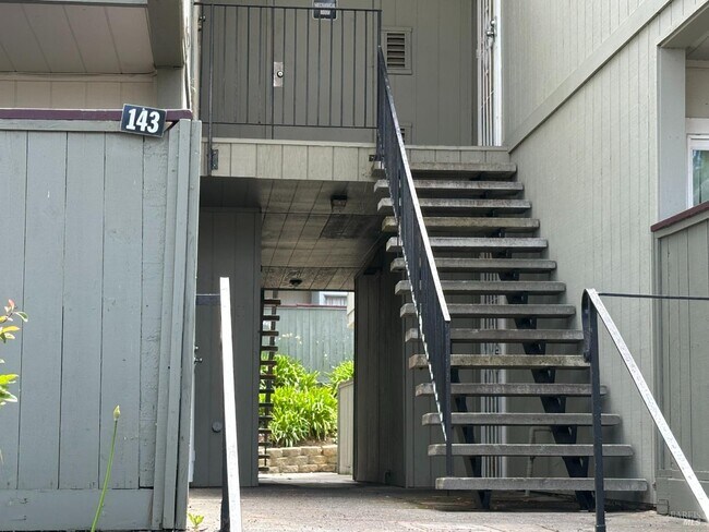 Foto del edificio - 1333 N Camino Alto