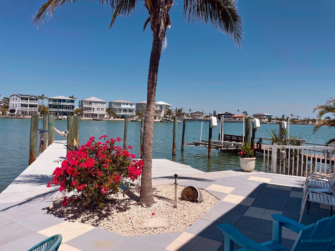 Foto principal - 13535 Boca Ciega Ave