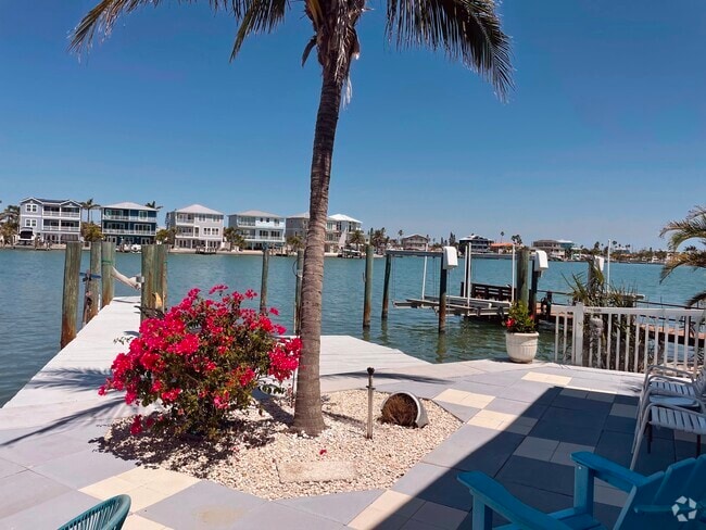 Building Photo - 13535 Boca Ciega Ave