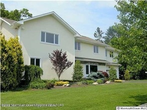 Building Photo - 247 Perrine Ave