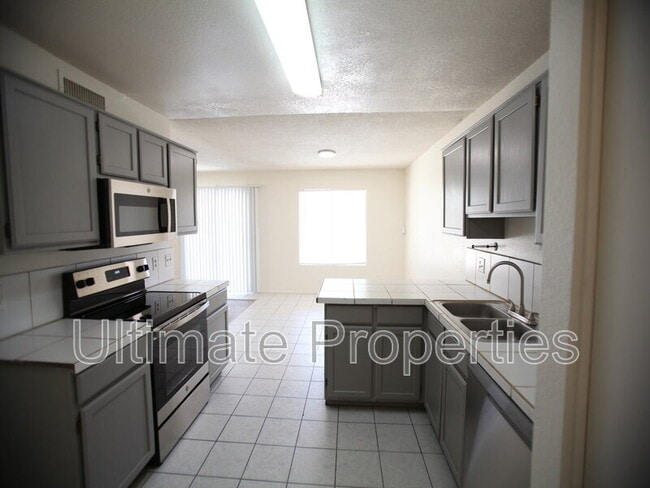 Building Photo - 10009 N 66th Ln