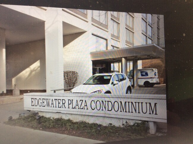 Short Term Parking in Front - 5455 N Sheridan Rd