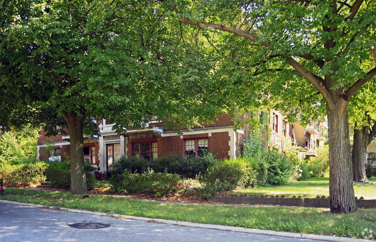 Foto del edificio - Woodworth Manor