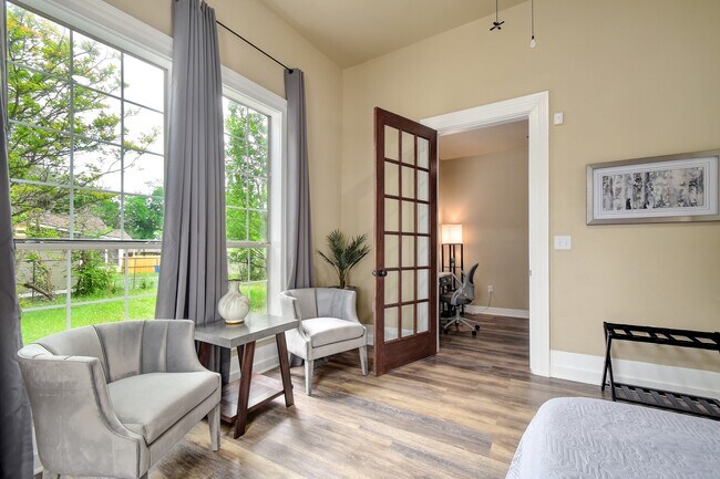 Building Photo - 1246 Waverly Ave