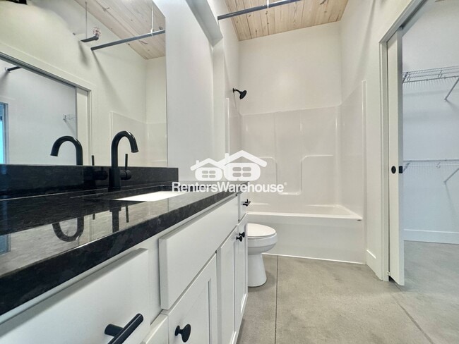 Building Photo - 2701 Ingersoll Ave