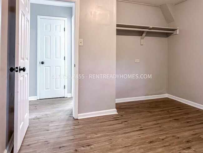 Building Photo - 1420 Rayfield Dr