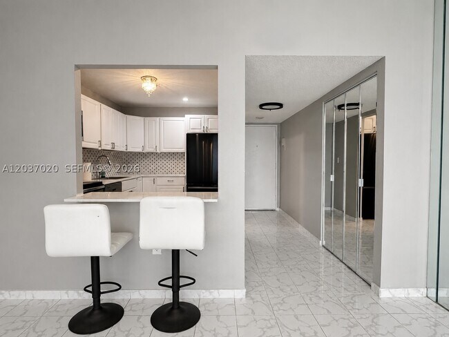 Building Photo - 20505 E Country Club Dr
