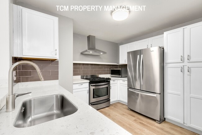 Building Photo - 18501 SE Newport Way