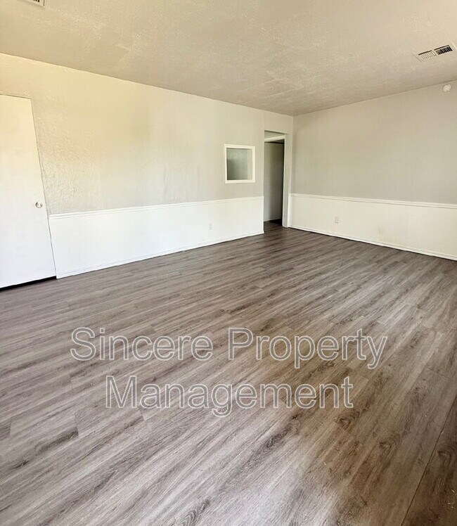 Building Photo - 4120 SE 41st St