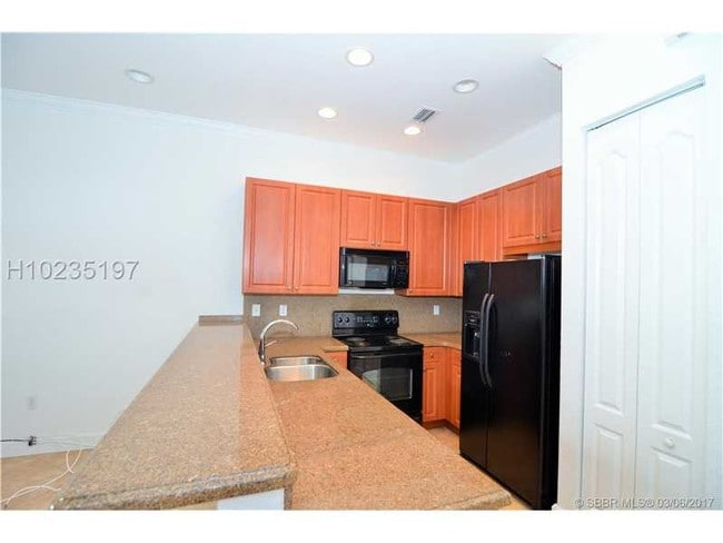 Building Photo - 522 SW 147th Ave