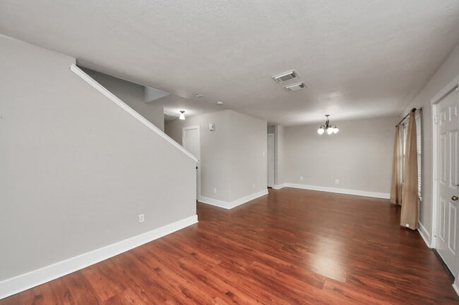 Building Photo - 1536 Kew Garden Dr