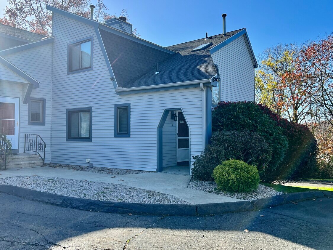 Primary Photo - 9 Chestnut Hill Rd