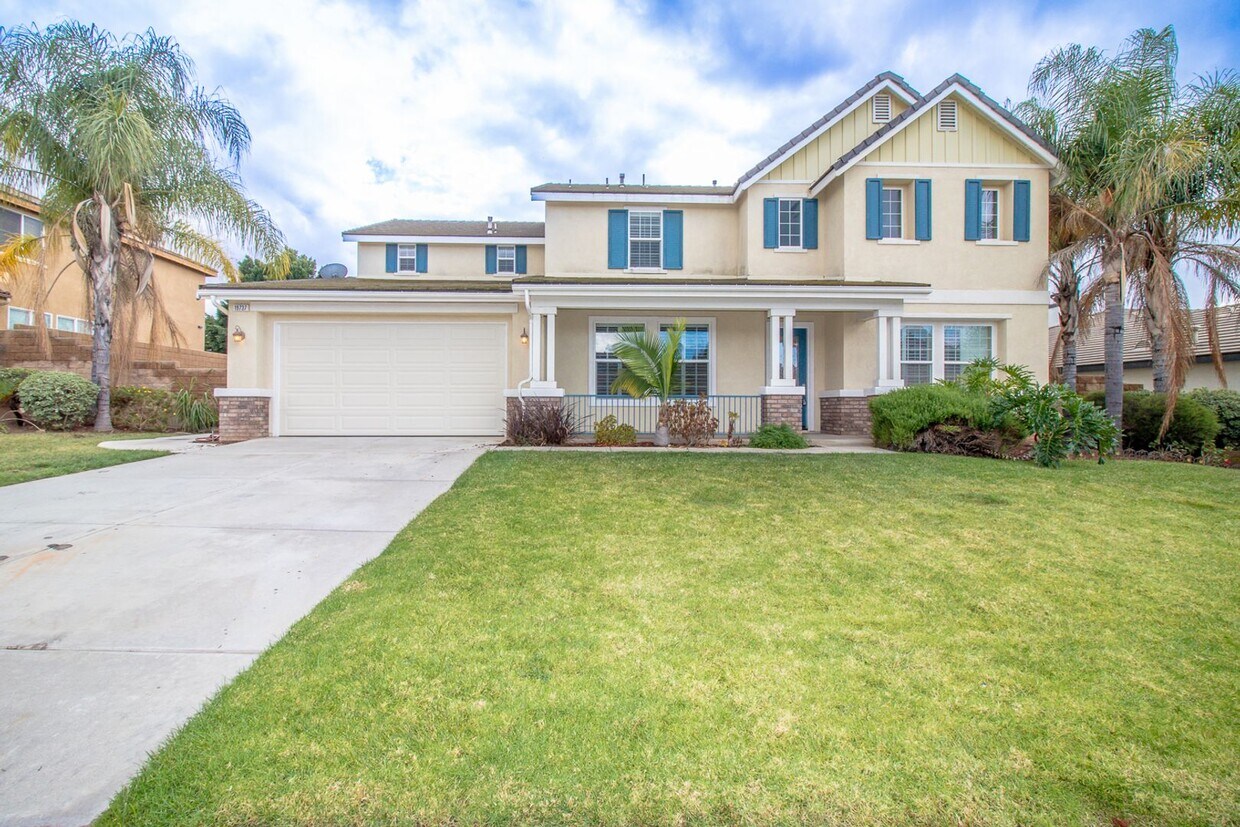 Spacious 5 Bed/4.5 Bath Riverside Dream Home On A Peaceful Cul-de-Sac! - Spacious 6 Bed/4.5 Bath Riverside Dream Ho...