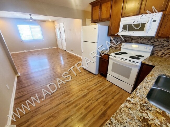 Building Photo - Nicely updated duplex near Kansas City schools-Available NOW!!