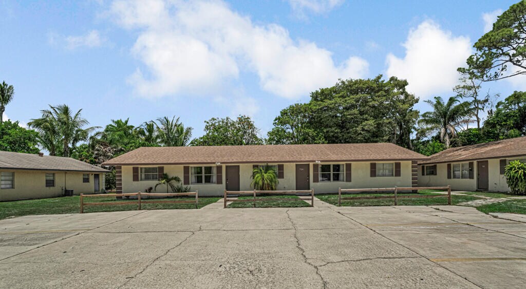 Foto principal - 732 Neil Rd