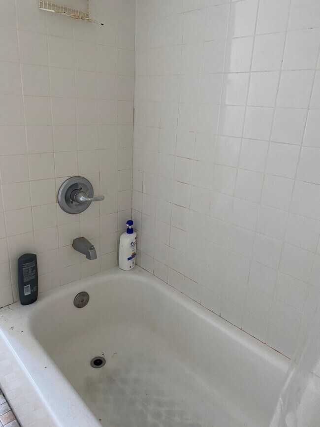 Foto del edificio - 4624 Woodland Ave