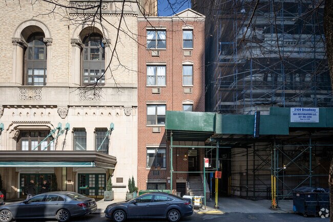 Building Photo - 251 W 73rd St