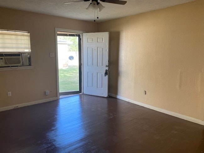 Building Photo - 1109 45th St