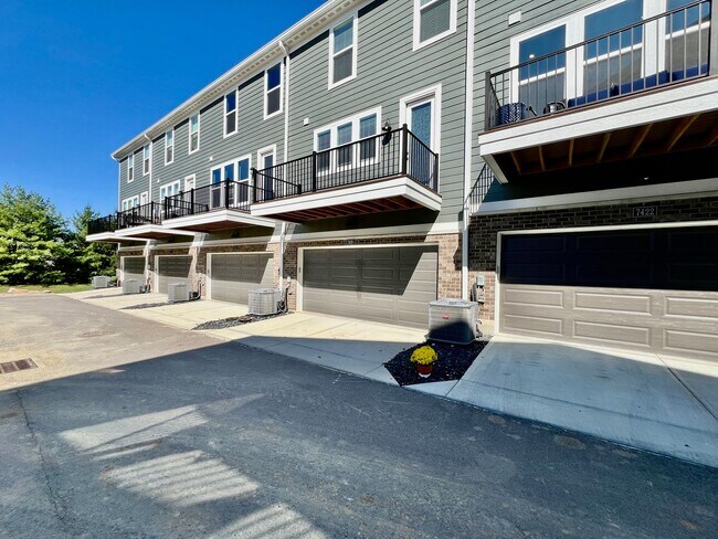 Foto del edificio - 7434 Durham Pl