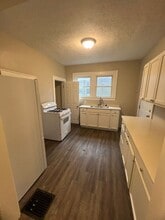 Building Photo - 506 Hall St